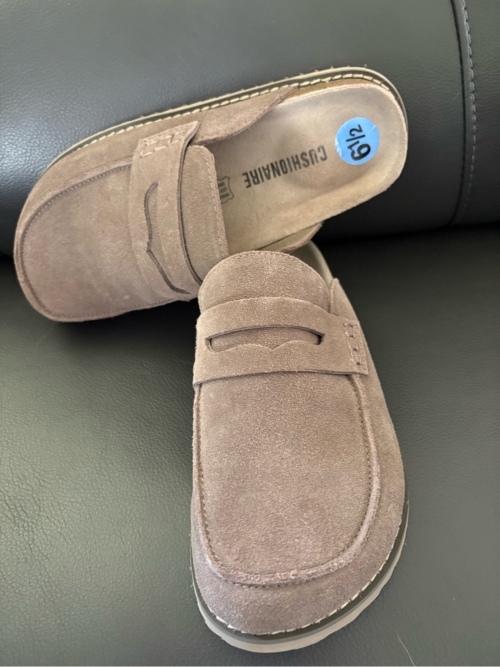 Like New Ladies CUSHIONAIRE Suede Slip-On Mule Loafers